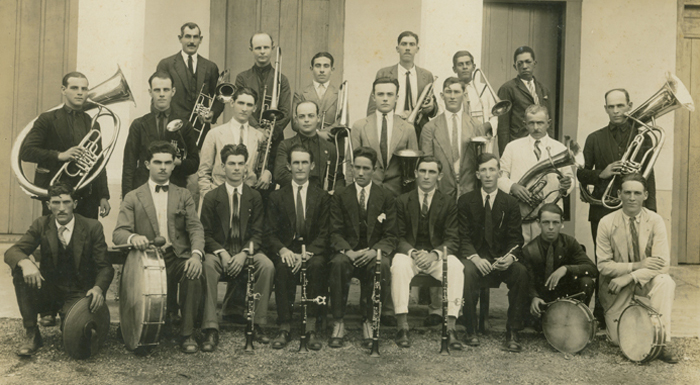 Formação da banda durante a inauguração do Termas de Santa Isabel