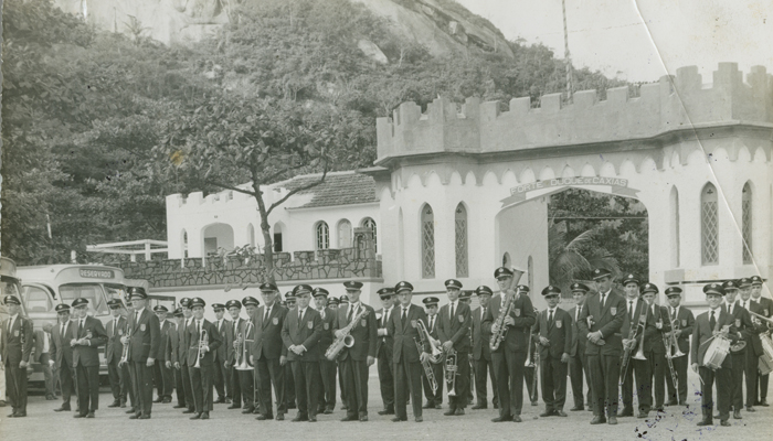 Corporação em frente ao Forte Duque de Caxias (RJ - 1964)
