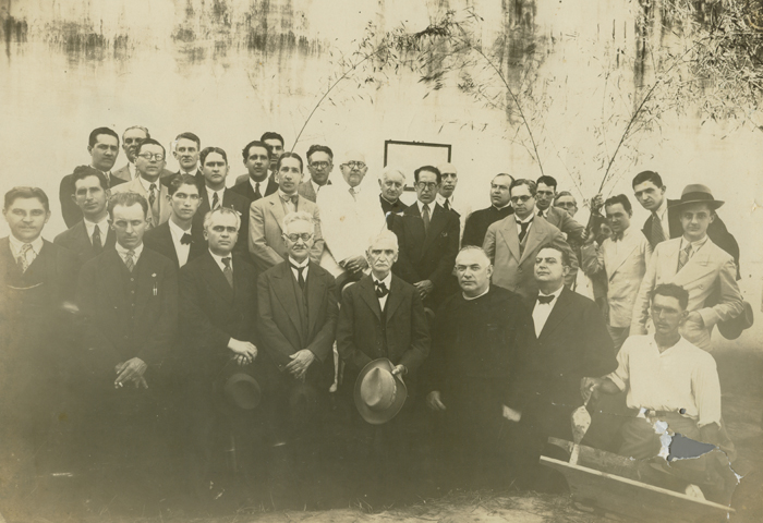 Autoridades no lançamento da pedra fundamental da sede em 1934
