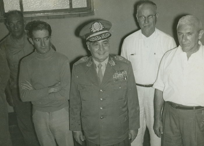 General Levi Cardoso hospedou a banda no Forte de Duque de Caxias na inauguração da TV Globo (RJ - 1964)